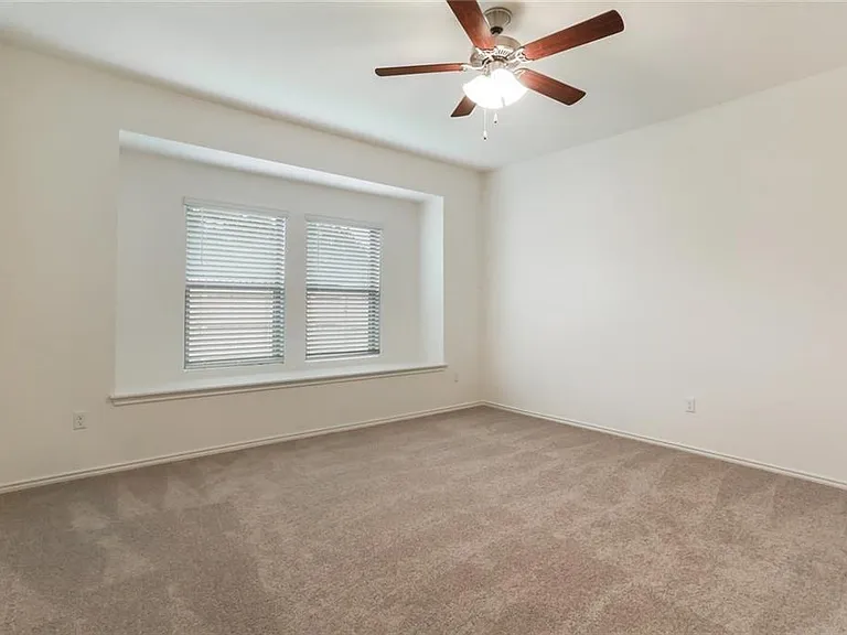 2233 Ringstaff Rd — Photo 7