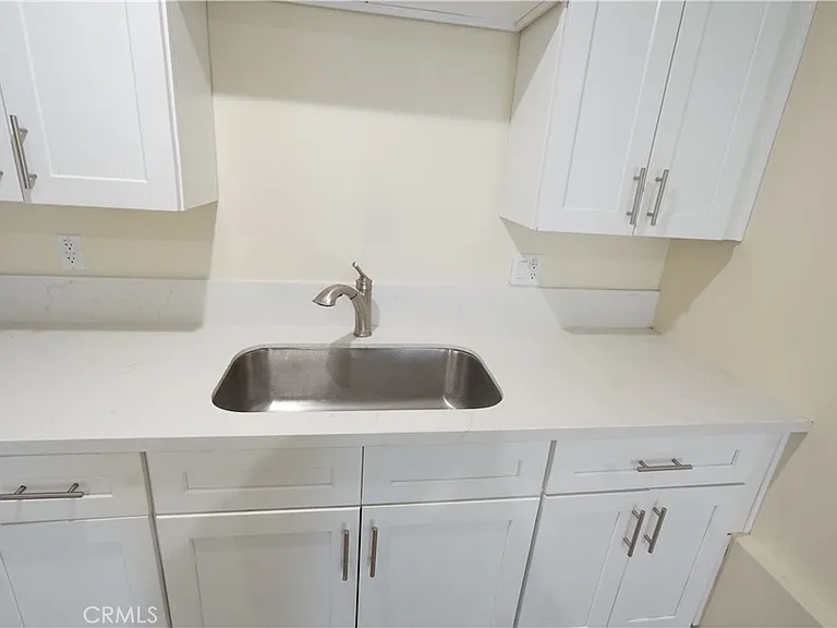 448 W 41st Pl #3/4 — Photo 3