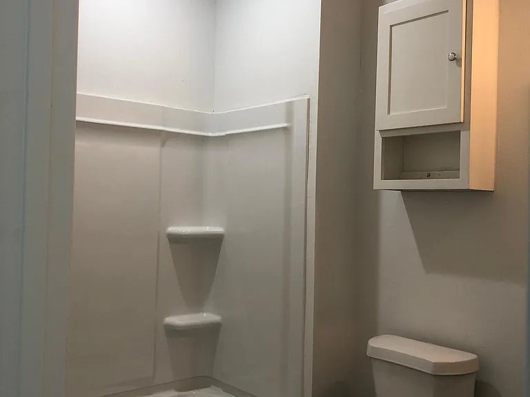 Upstairs Full Bathroom