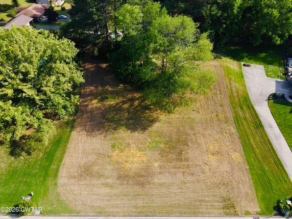 803 Acadian Blvd, Dyersburg, TN 38024