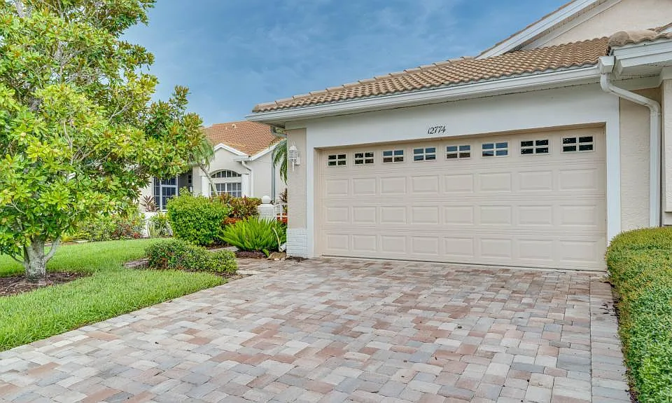 12774 Devonshire Lakes Cir