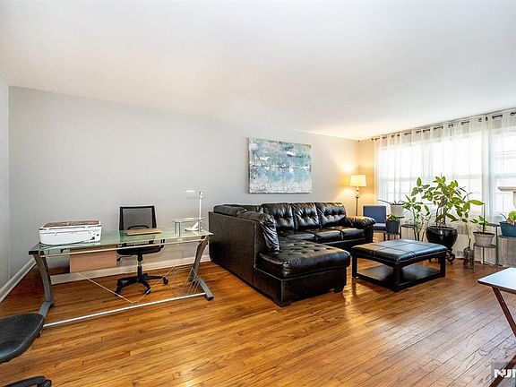 5th image of 24 Hutton Ave APT 35