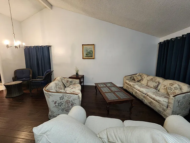 290 W Campus View Dr — Photo 5