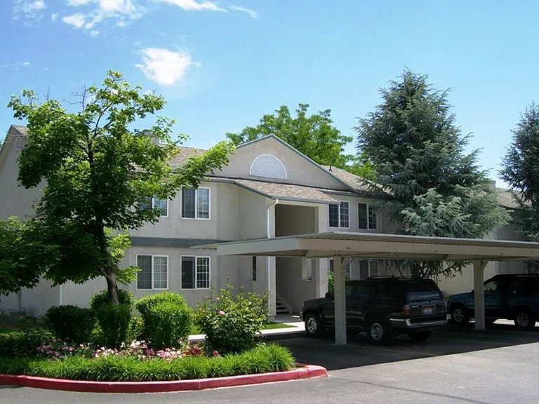 The Pines Apartments — Photo 2
