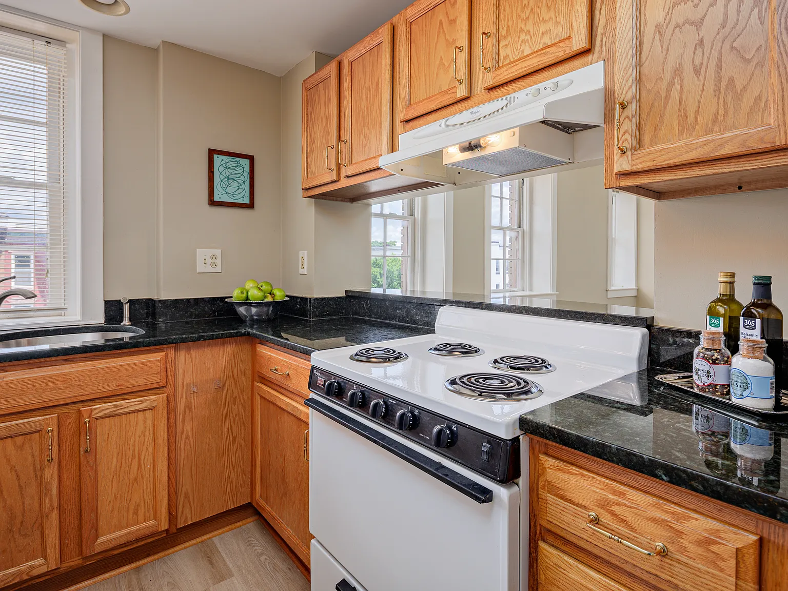 2 bed, 788 sqft, $1,599 — Photo 2
