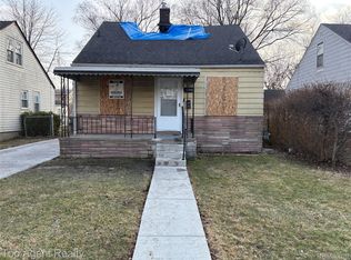 19300 Woodside St, Harper Woods, MI 48225