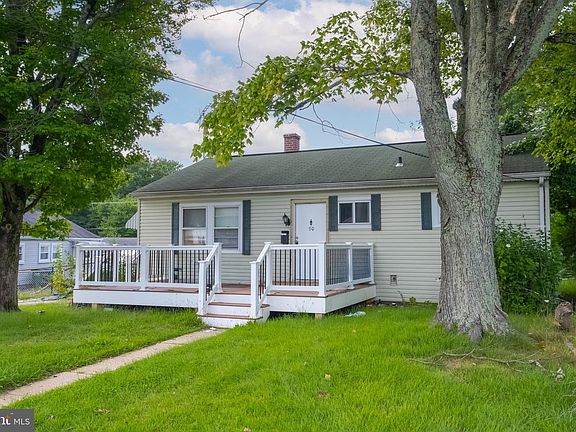 3rd image of 90 Moyer Dr