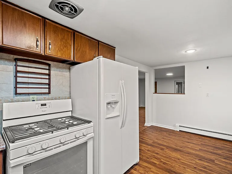 250 Vine St — Photo 10