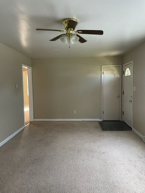 2nd image of 1407 E Diedrich Ave