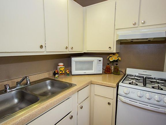 3rd image of 12899 Central Ave NE