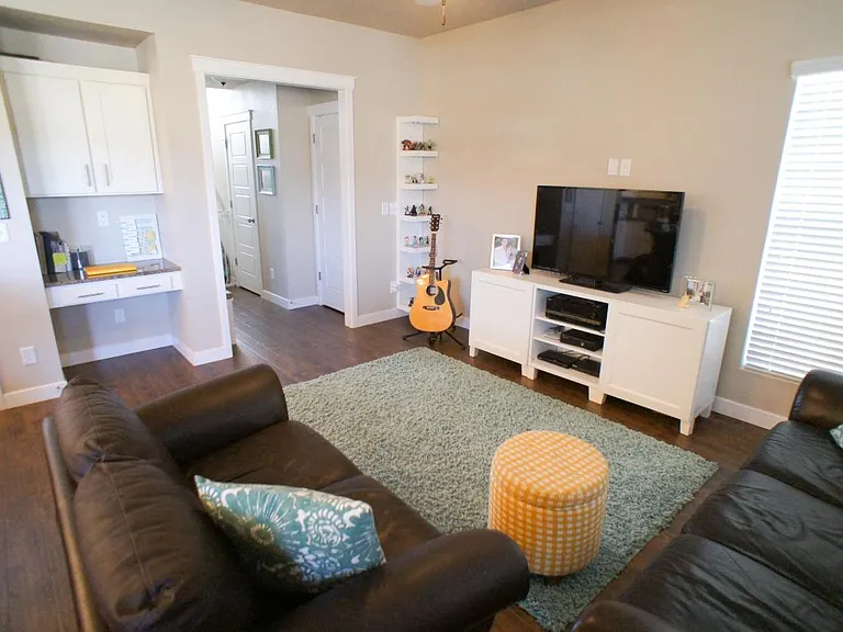 452 W Amber Glow Ln — Photo 4
