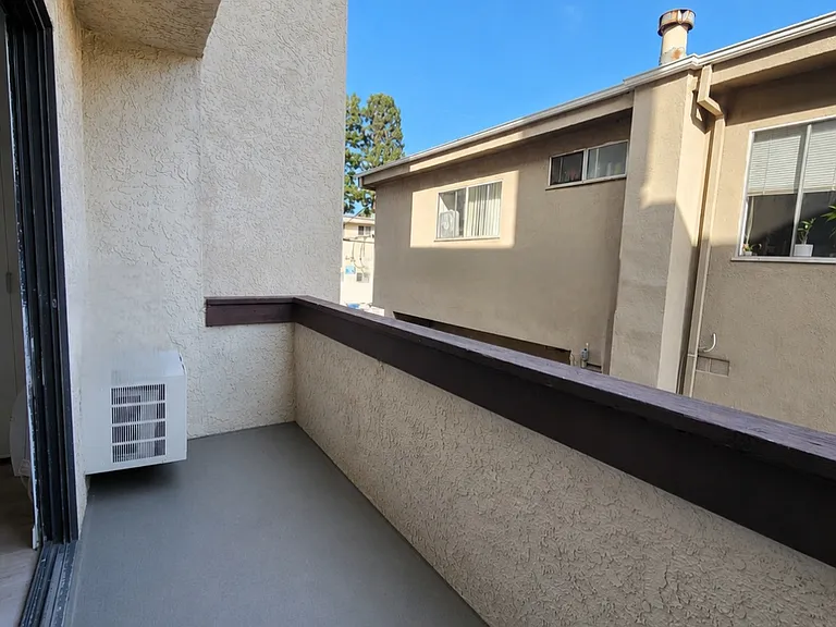 1532 Granville Ave #104 — Photo 3
