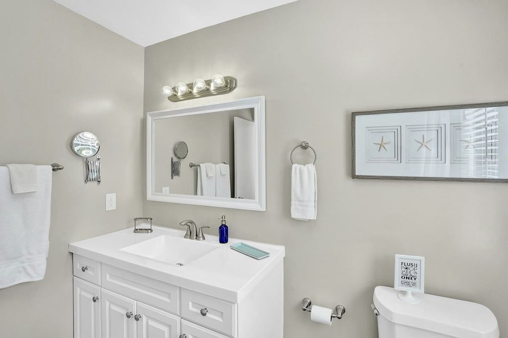 433 NE 24th Ave, photo 6