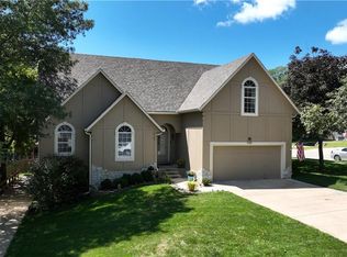 5102 Perry Ln, Shawnee, KS 66203