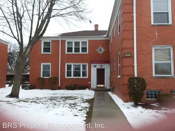 21437 Kingsville St, Harper Woods, MI 48225