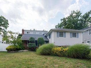 66 Willets Dr, Syosset, NY 11791