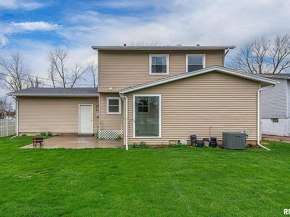 3rd image of 3841 Greenbrier Dr