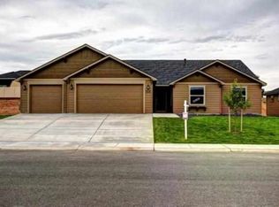 6305 Turf Paradise Dr, Pasco, WA 99301