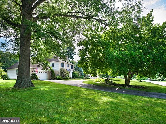 4th image of 305 Continental Ln