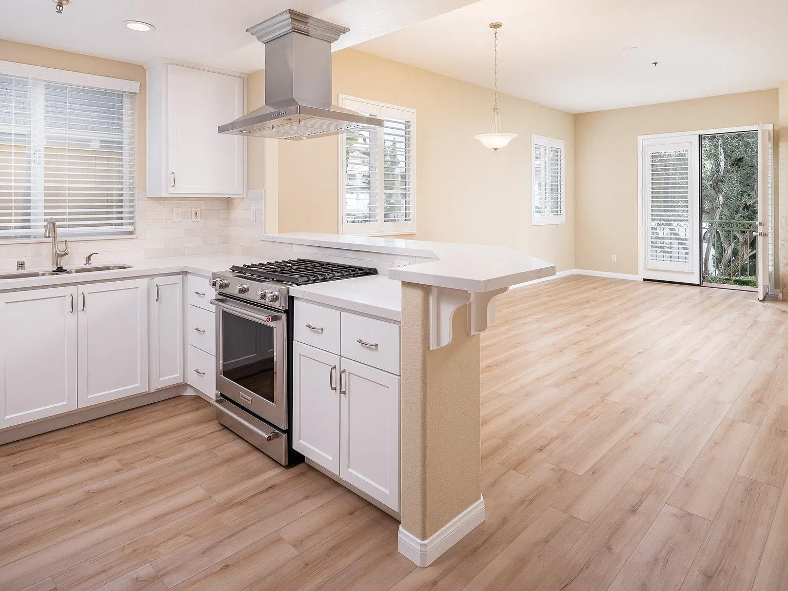 2 bed, 1165 sqft, $3,700 — Photo 4