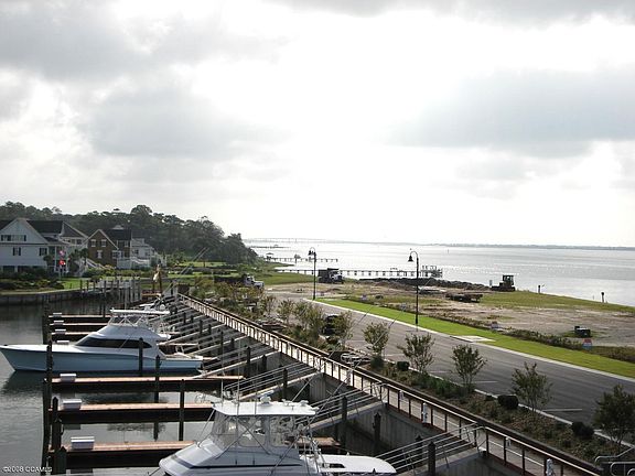 3rd image of 123 LANDS END Road