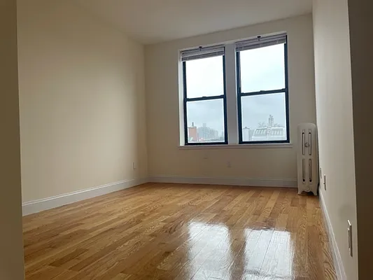 Rented by Alexiou Realty | media 8