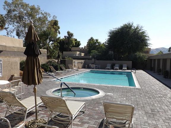 5th image of 410 Bradshaw Ln