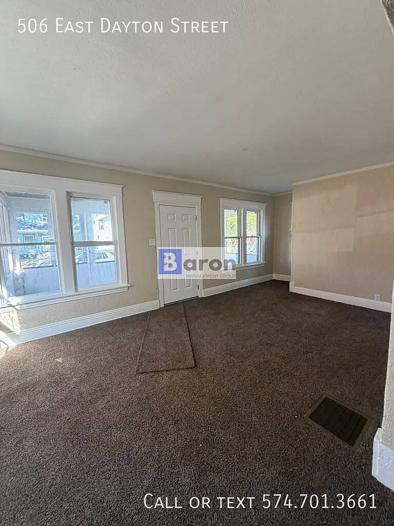 "Charming 3-Bedroom in South Bend Cozy Living Awaits at 506 East Dayton Street!" — Photo 4