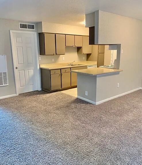 Villa Nueva Apartments — Photo 34