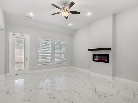 5th image of 2217 S Peachtree Ct