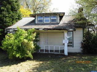295 S 3rd St, Harrisburg, OR 97446