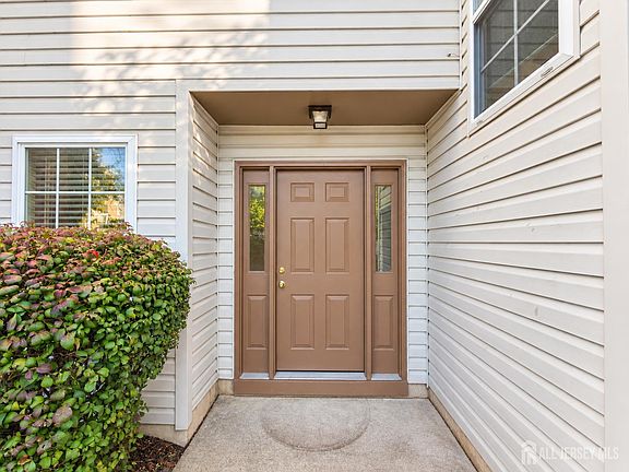 3rd image of 296 Pegasus Rd