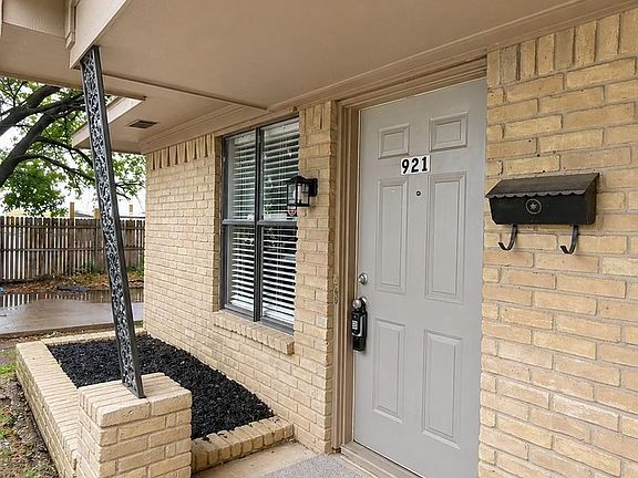 3rd image of 919-921 W Rochelle Rd