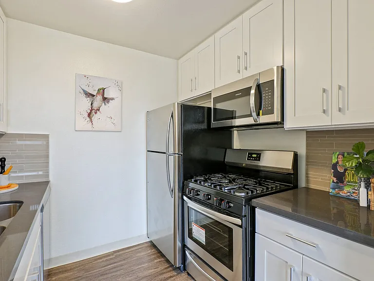 Park Overland Apartments — Photo 14