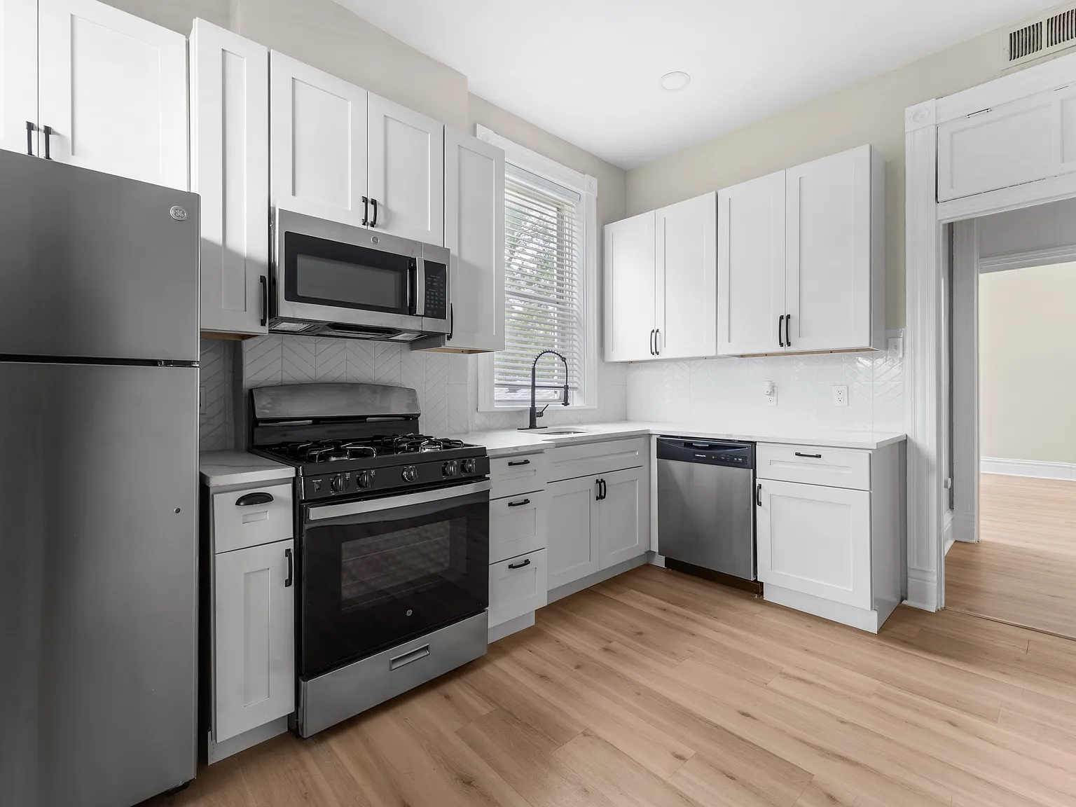 2 bed, $1,495 — Photo 2