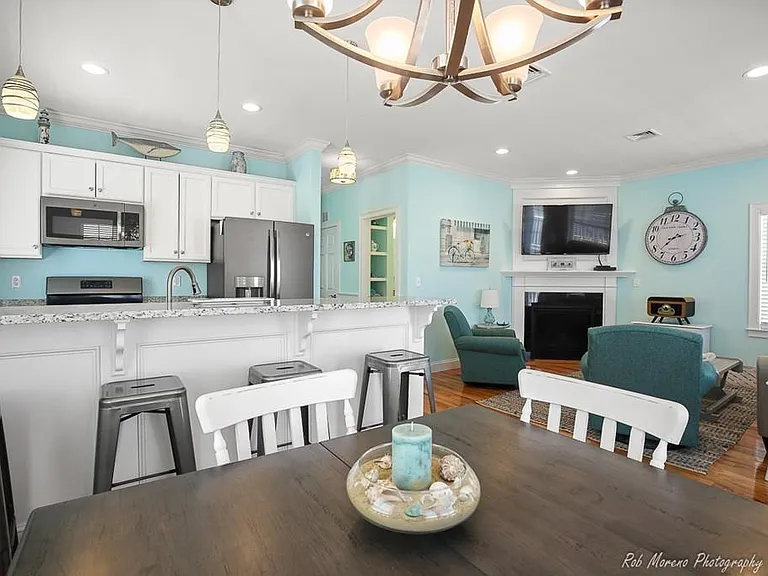 44 Railroad Ave — Photo 3
