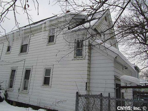 3rd image of 605 Valley Dr