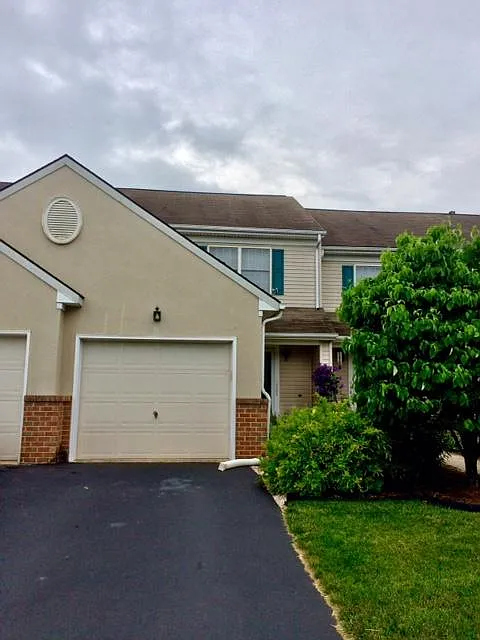 1565 Queen Ln photo 1