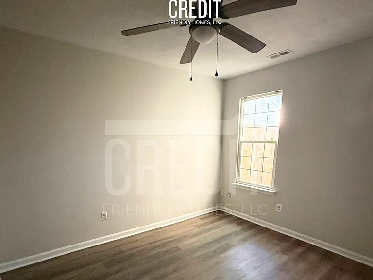 515 Peregrine St — Photo 9