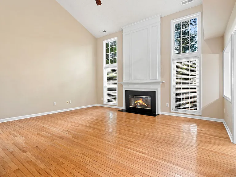 121 Haddonfield Ln — Photo 8