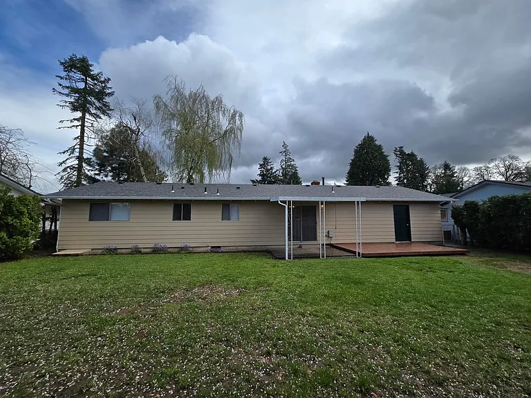 4645 Reimann St NE — Photo 15