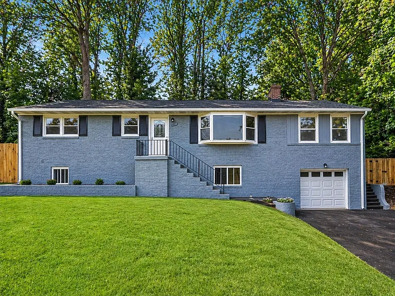 5822 Brookview Dr — Photo 1
