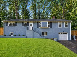 5822 Brookview Dr, Alexandria, VA 22310