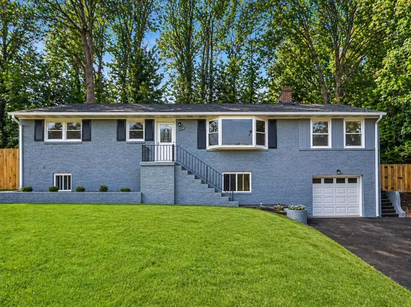 5822 Brookview Dr, Alexandria, VA 22310