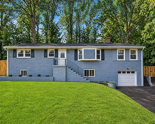 5822 Brookview Dr Photo 1