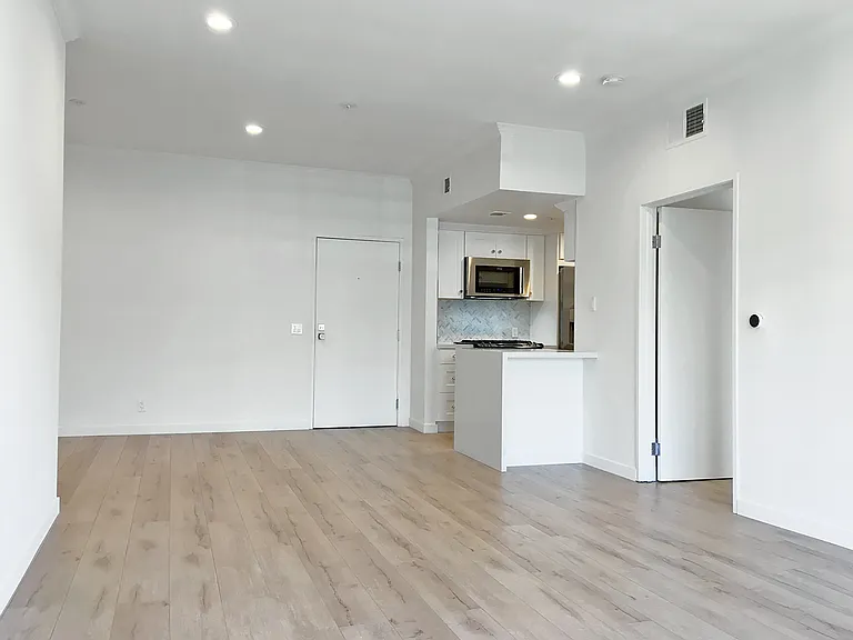 301 S Swall Dr #103 — Photo 5