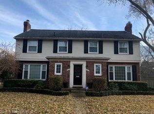 806 Harcourt Rd, Grosse Pointe Park, MI 48230