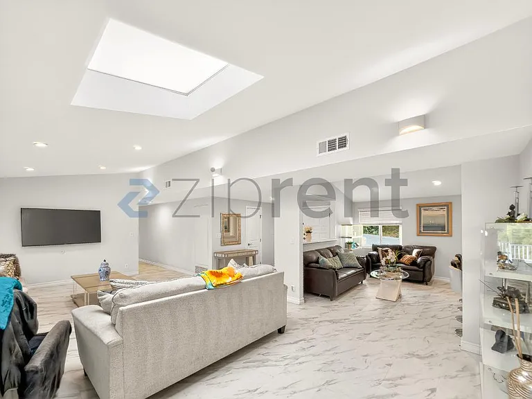 20520 Rhoda St #1 — Photo 20