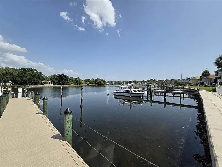 2424 W Tampa Bay Blvd #I103 — Photo 17
