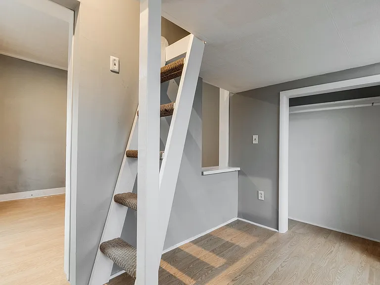 6 S Mulberry St — Photo 20